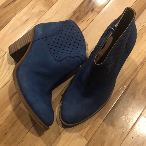 navy blue dress booties